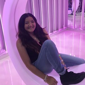 Meet your Posher, Nicole